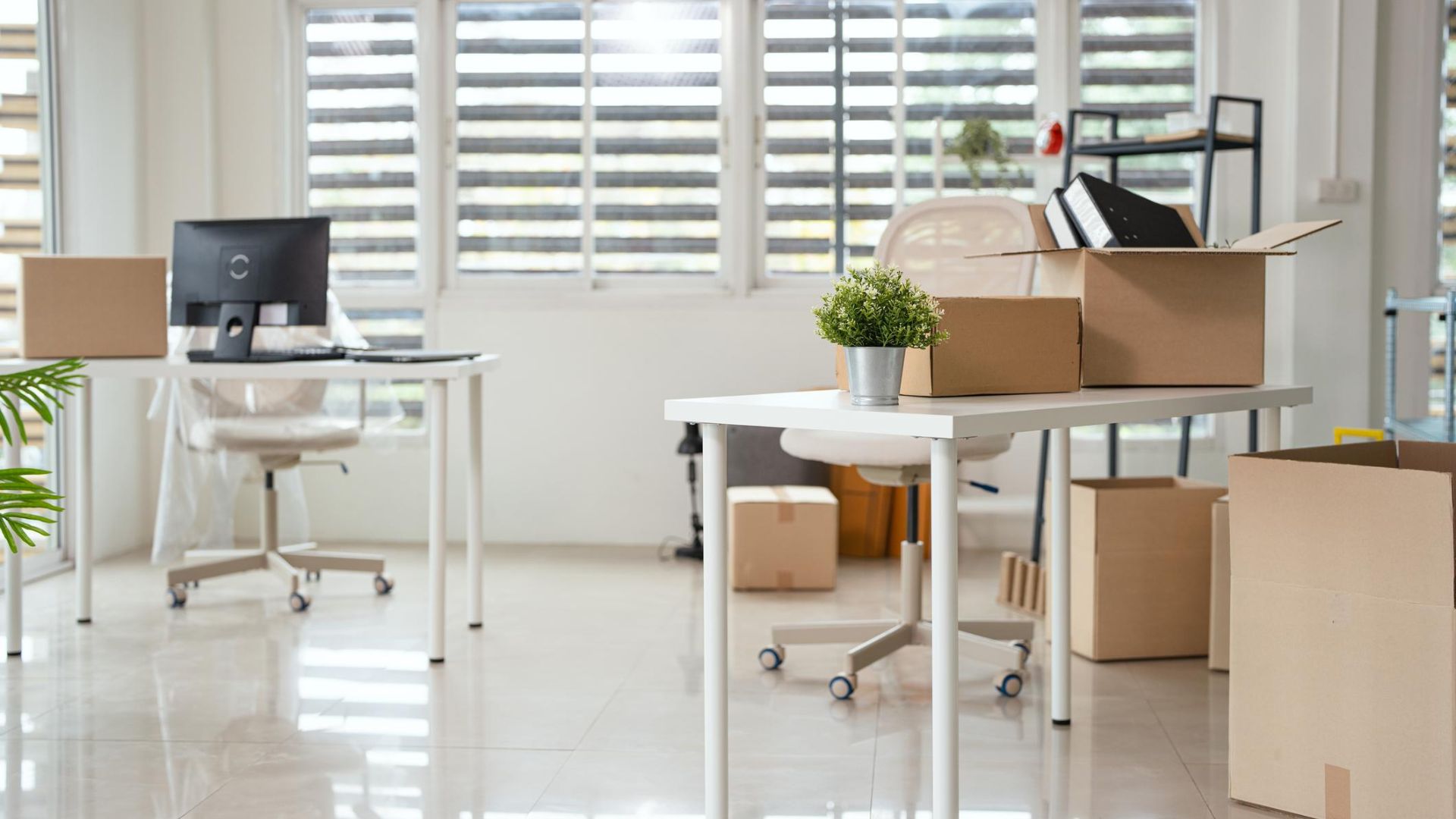 Business inventory checklist used to organize office equipment during relocation