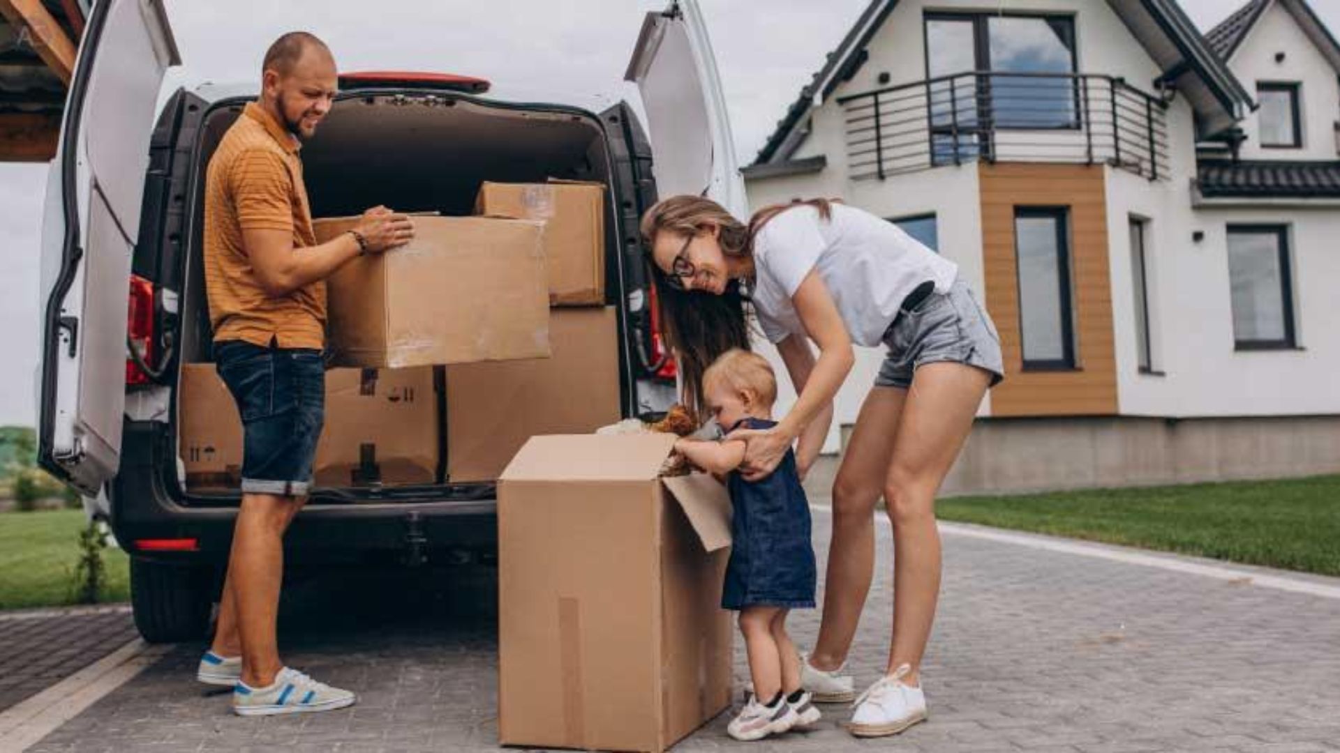 Long-distance moving checklist with timeline tasks and relocation planning notes